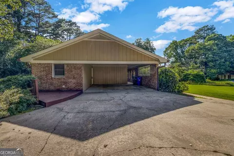 2585 Regency Dr E, Tucker, GA 30084 photo 2