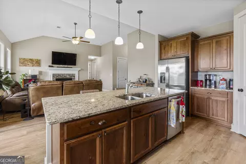 Kitchen - 206 Barnyard Way, Perry, GA 31069 photo 8 of 8