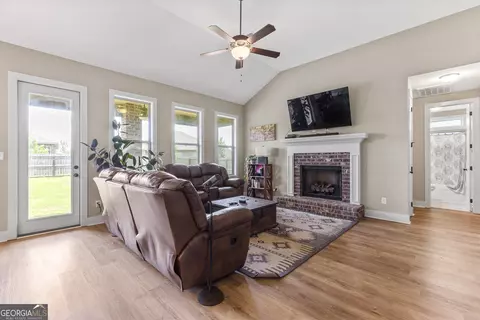 Living - 206 Barnyard Way, Perry, GA 31069 photo 1 of 2
