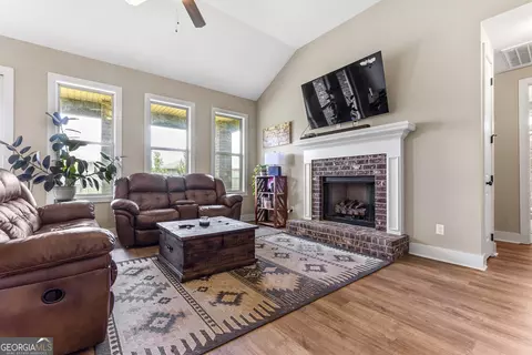 Living - 206 Barnyard Way, Perry, GA 31069 photo 2 of 2