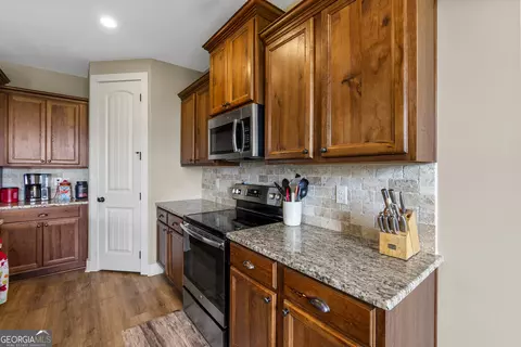 Kitchen - 206 Barnyard Way, Perry, GA 31069 photo 5 of 8