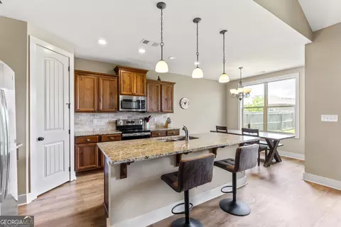 Kitchen - 206 Barnyard Way, Perry, GA 31069 photo 1 of 8