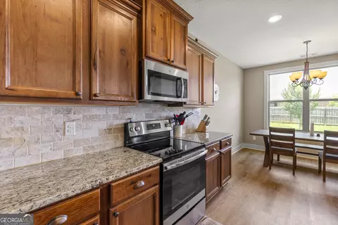 Kitchen - 206 Barnyard Way, Perry, GA 31069 photo 6 of 8