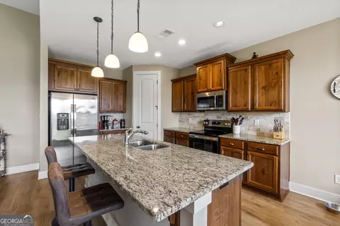 Kitchen - 206 Barnyard Way, Perry, GA 31069 photo 4 of 8
