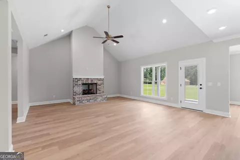 Living - 10 Honeysuckle Dr, Claxton, GA 30417 photo 3 of 3