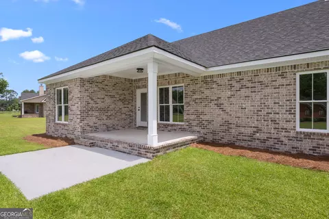 Exterior - 10 Honeysuckle Dr, Claxton, GA 30417 photo 6 of 7