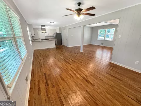 Living - 314 Pine St, Barnesville, GA 30204 photo 5 of 7