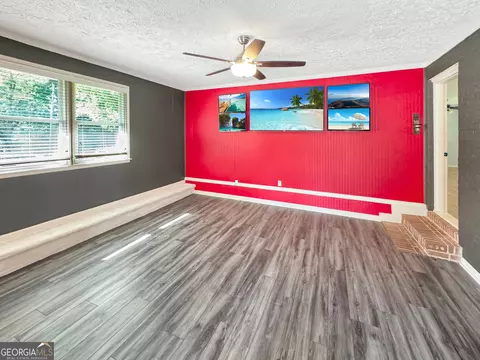 Living - 314 Pine St, Barnesville, GA 30204 photo 7 of 7