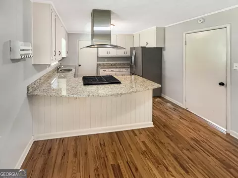 Kitchen - 314 Pine St, Barnesville, GA 30204 photo 2 of 4