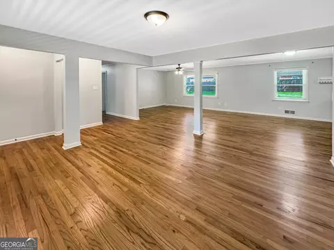 Living - 314 Pine St, Barnesville, GA 30204 photo 3 of 7
