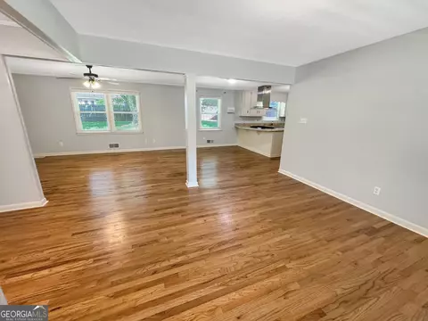 Living - 314 Pine St, Barnesville, GA 30204 photo 2 of 7