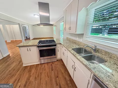 Kitchen - 314 Pine St, Barnesville, GA 30204 photo 3 of 4