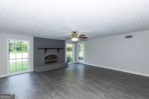 Living - 84 Poplar St, Guyton, GA 31312 photo 5 of 9