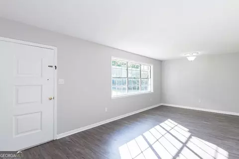 Living - 84 Poplar St, Guyton, GA 31312 photo 2 of 9