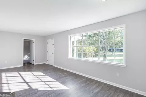 Living - 84 Poplar St, Guyton, GA 31312 photo 1 of 9