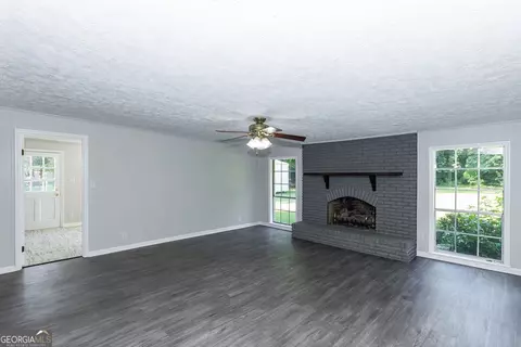 Living - 84 Poplar St, Guyton, GA 31312 photo 4 of 9