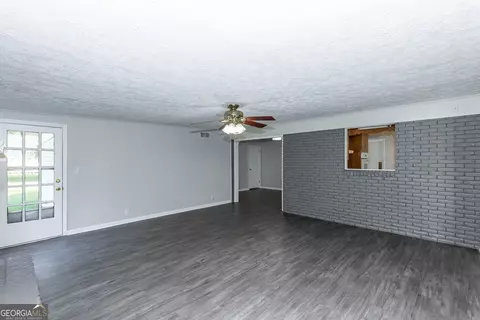 Living - 84 Poplar St, Guyton, GA 31312 photo 6 of 9