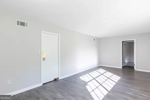 Living - 84 Poplar St, Guyton, GA 31312 photo 3 of 9