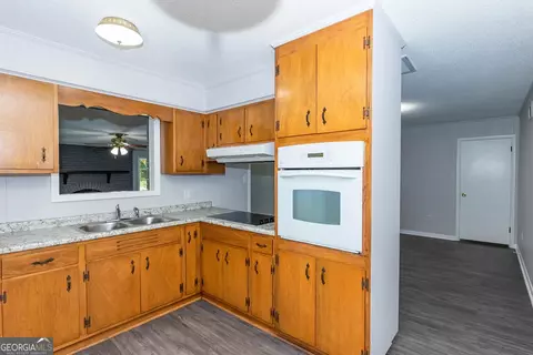 Kitchen - 84 Poplar St, Guyton, GA 31312 photo 2 of 4