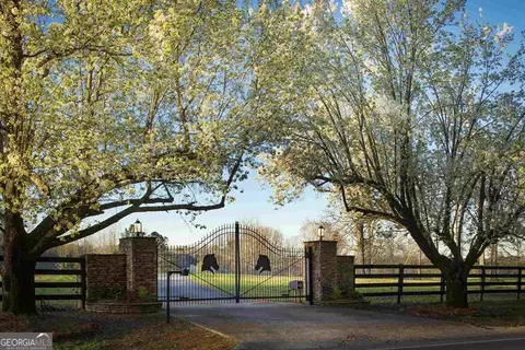 364 Country Club Rd, Newnan, GA 30263