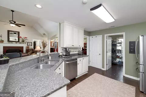 Kitchen - 245 Edenwylde Ct, Hampton, GA 30228 photo 4 of 4
