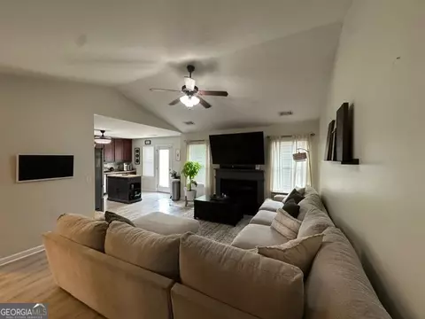 Living - 298 Timberwind Dr, Byron, GA 31008 photo 2 of 2