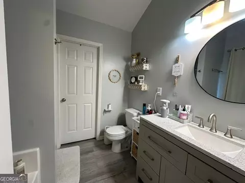 Bath - 298 Timberwind Dr, Byron, GA 31008 photo 3 of 7