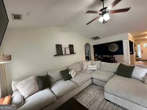 Living - 298 Timberwind Dr, Byron, GA 31008 photo 1 of 2