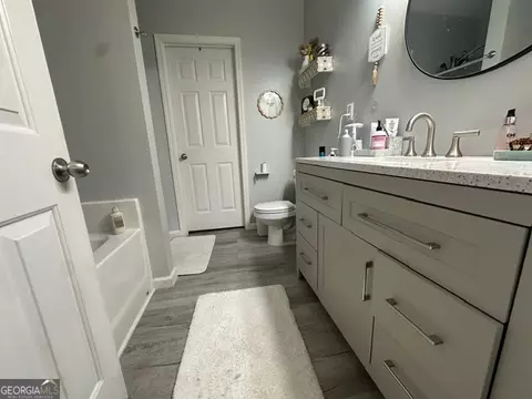 Bath - 298 Timberwind Dr, Byron, GA 31008 photo 2 of 7