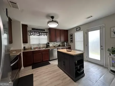 Kitchen - 298 Timberwind Dr, Byron, GA 31008 photo 1 of 5