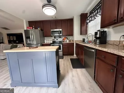 Kitchen - 298 Timberwind Dr, Byron, GA 31008 photo 5 of 5