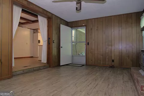 Living - 350 Laurel Ln, Lagrange, GA 30241 photo 7 of 13