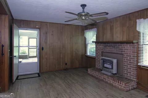 Living - 350 Laurel Ln, Lagrange, GA 30241 photo 2 of 13