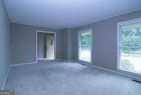 Living - 350 Laurel Ln, Lagrange, GA 30241 photo 11 of 13