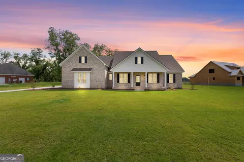 9 Honeysuckle Dr, Claxton, GA 30417