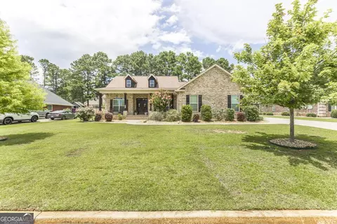 261 Hathersage Dr, Kathleen, GA 31047