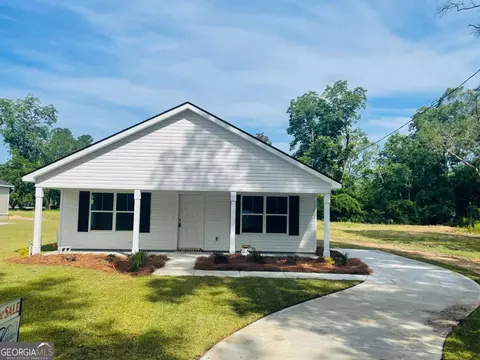 302 N Church St, Glennville, GA 30427