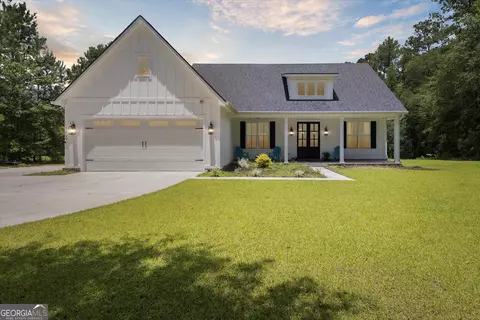 1609 Lee Rd, Pembroke, GA 31321