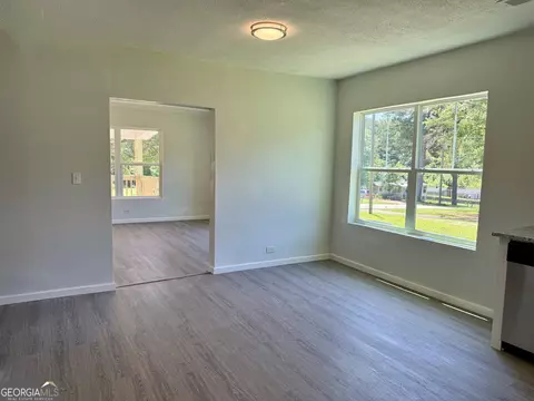 Living - 180 Pine Cir, Lagrange, GA 30241 photo 3 of 4