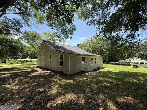 Exterior - 180 Pine Cir, Lagrange, GA 30241 photo 7 of 18