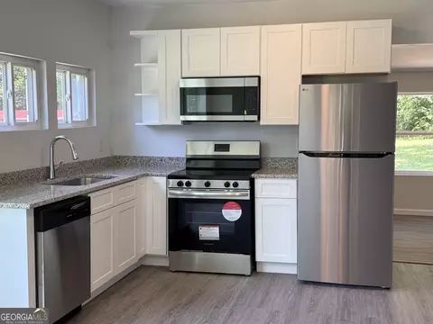 Kitchen - 180 Pine Cir, Lagrange, GA 30241 photo 2 of 5