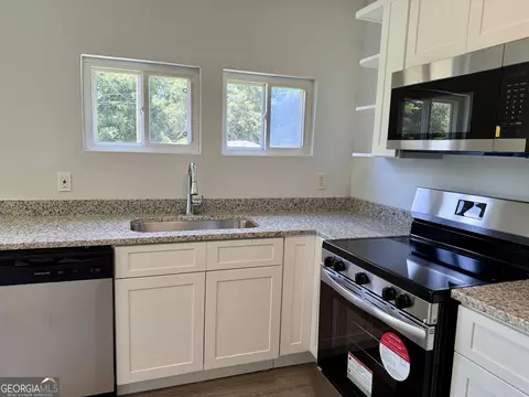 Kitchen - 180 Pine Cir, Lagrange, GA 30241 photo 3 of 5