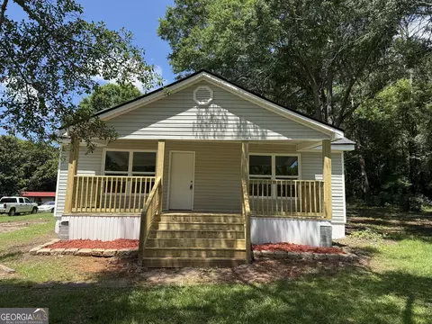 Exterior - 180 Pine Cir, Lagrange, GA 30241 photo 3 of 18