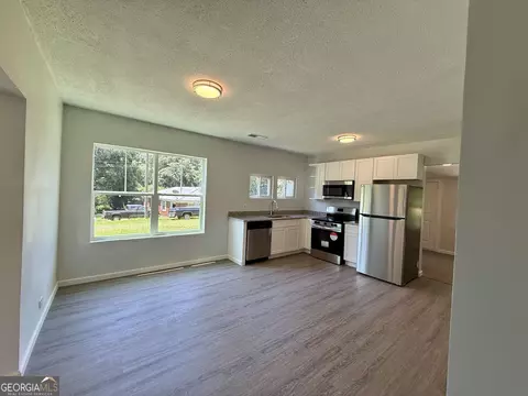 Living - 180 Pine Cir, Lagrange, GA 30241 photo 4 of 4
