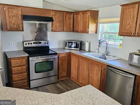 Kitchen - 129 Mills Rd, Franklin, GA 30217 photo 2 of 2