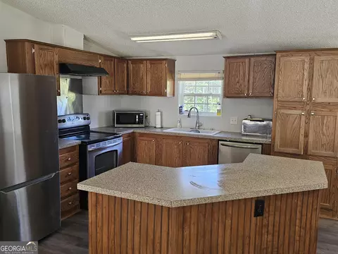 Kitchen - 129 Mills Rd, Franklin, GA 30217 photo 1 of 2