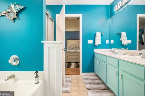 Bath - 703 Arden Dr, Winder, GA 30680 photo 3 of 4