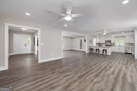 Entry Way - 146 Rivers Rd, Williamson, GA 30292 photo 3 of 4