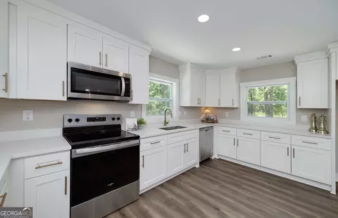 Kitchen - 146 Rivers Rd, Williamson, GA 30292 photo 3 of 4