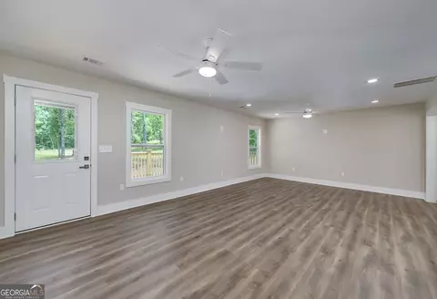 Living - 146 Rivers Rd, Williamson, GA 30292 photo 6 of 6